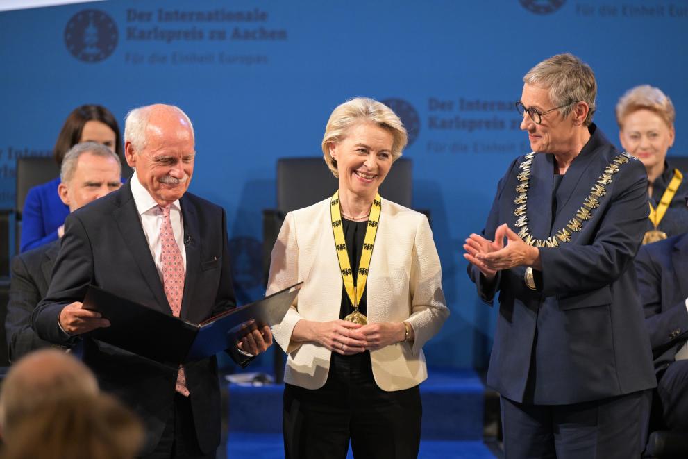 ursula von der leyen comissão europeia prémio carlos magno