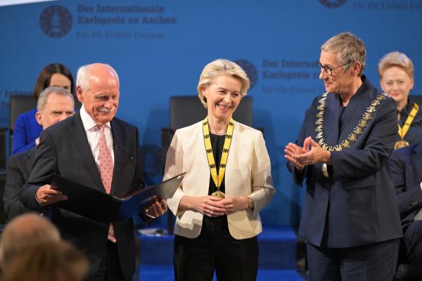 ursula von der leyen comissão europeia prémio carlos magno